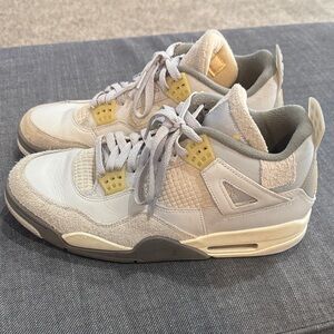 Jordan 4 Retro SE
Craft Photon Dust